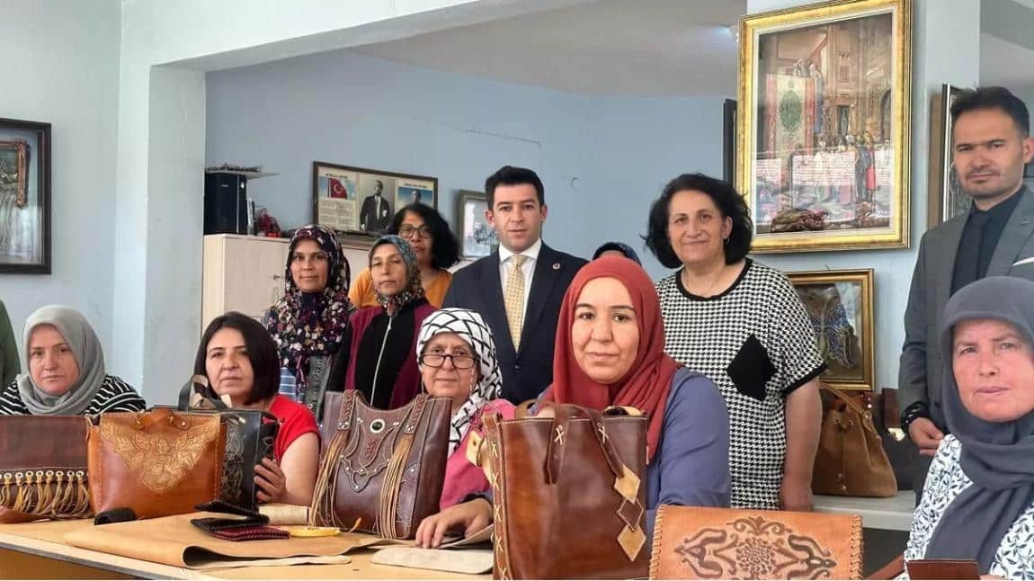 Geleneksel deri işlemeciliği Isparta'da yaşatılıyor